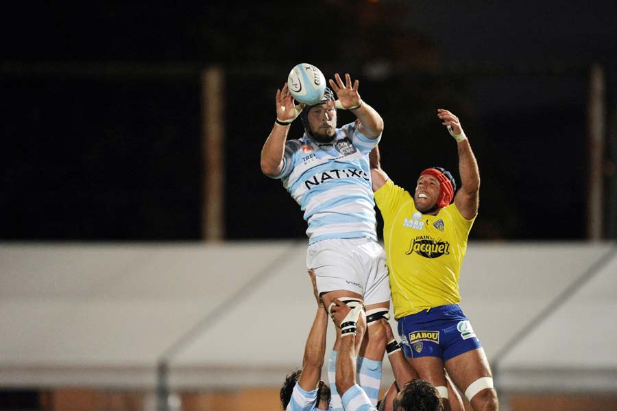 Racing Metro's Jacques Cronje claims a lineout