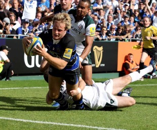 Bath's Nick Abendanon lunges for the line during the Aviva Premiership match between Bath and London Irish, the Recreation Ground, Bath, England, September 11, 2010