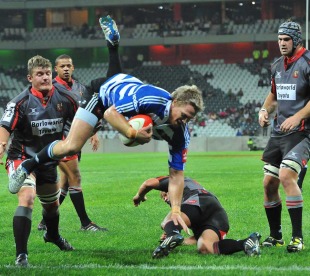 Western Province centre Jean De Villiers dives over to score, Pumas v Western Province, Currie Cup, Mbombela Stadium, Nelspruit, South Africa, September 17, 2010