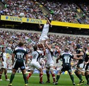 Saracens and London Irish compete for a lineout
