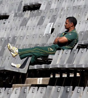 South Africa coach Peter De Villiers casts an eye over training, Free State Stadium, Bloemfontein, South Africa, September 3, 2010