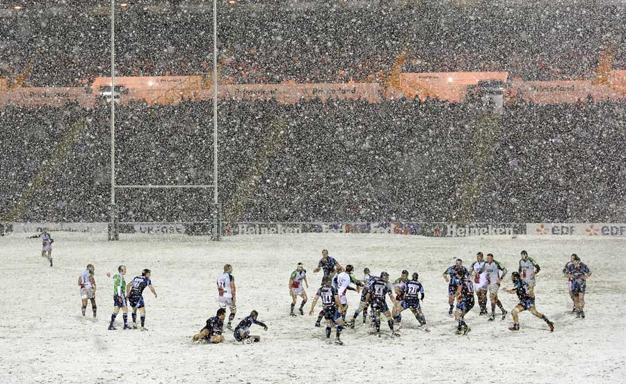 Sale and Harlequins do battle in the snow