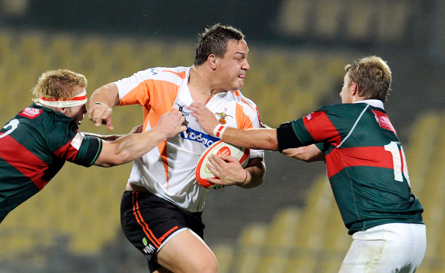 The Cheetahs' Coenie Oosthuizen takes on the Leopards defence