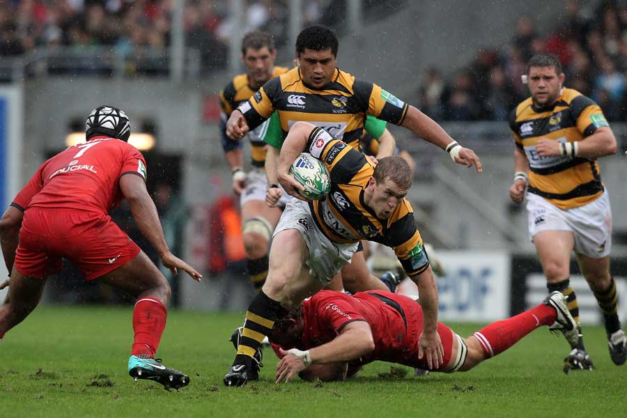 Tom Rees scrambles forward against Toulouse
