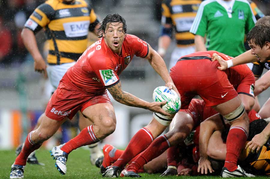 Toulouse scrum-half Byron Kelleher snipes from a ruck, Toulouse v Wasps, Heineken Cup, Stade Municipal, Toulouse, France, October 10, 2010