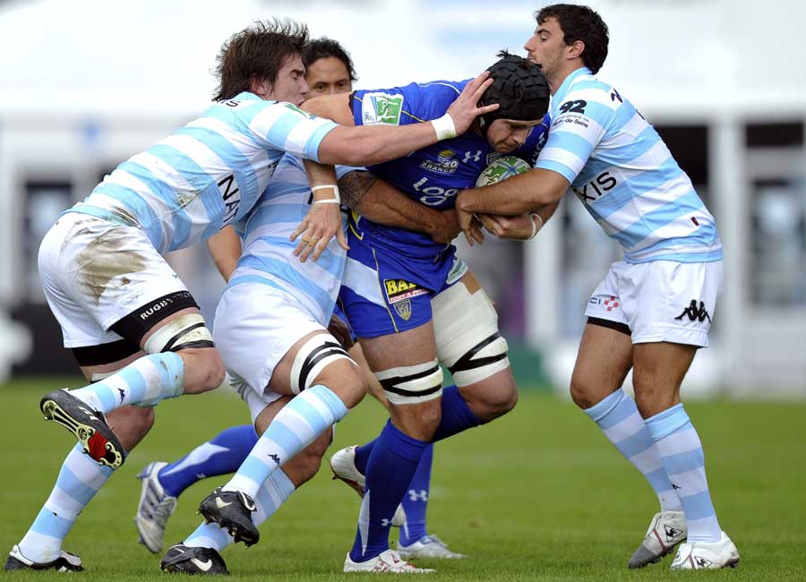 Loic Jacquet is surrounded by Racing Metro defenders