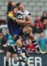 Otago's Chris Noakes and Auckland's Dave Thomas compete for a high ball