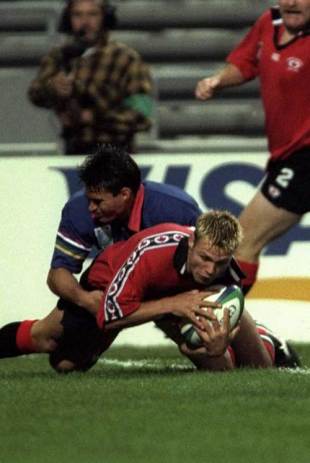 Canada scrum-half Morgan Williams dives on the ball to score, Canada v Namibia, World Cup, Stade Municipal, October 14 1999