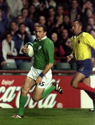 Ireland full-back Conor O'Shes runs in a try against Romania, Ireland v Romania, World Cup, Lansdowne Road, October 15 1999