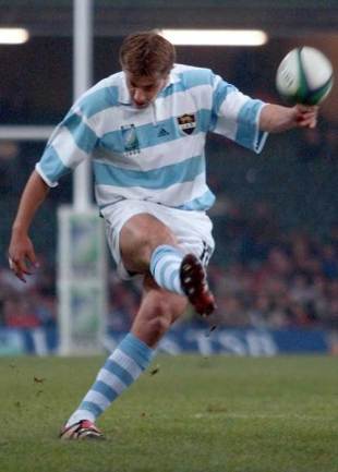 Argentina fly-half Gonzalo Quesada kicks a penalty, Argentina v Japan, World Cup, Millennium Stadium, October 16 1999