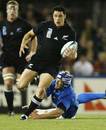 Dan Carter breaks clear of the Italy defence