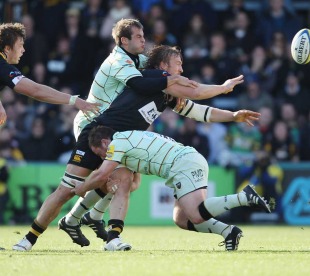 Andy Powell finds no way through Stephen Myler and Paul Diggin