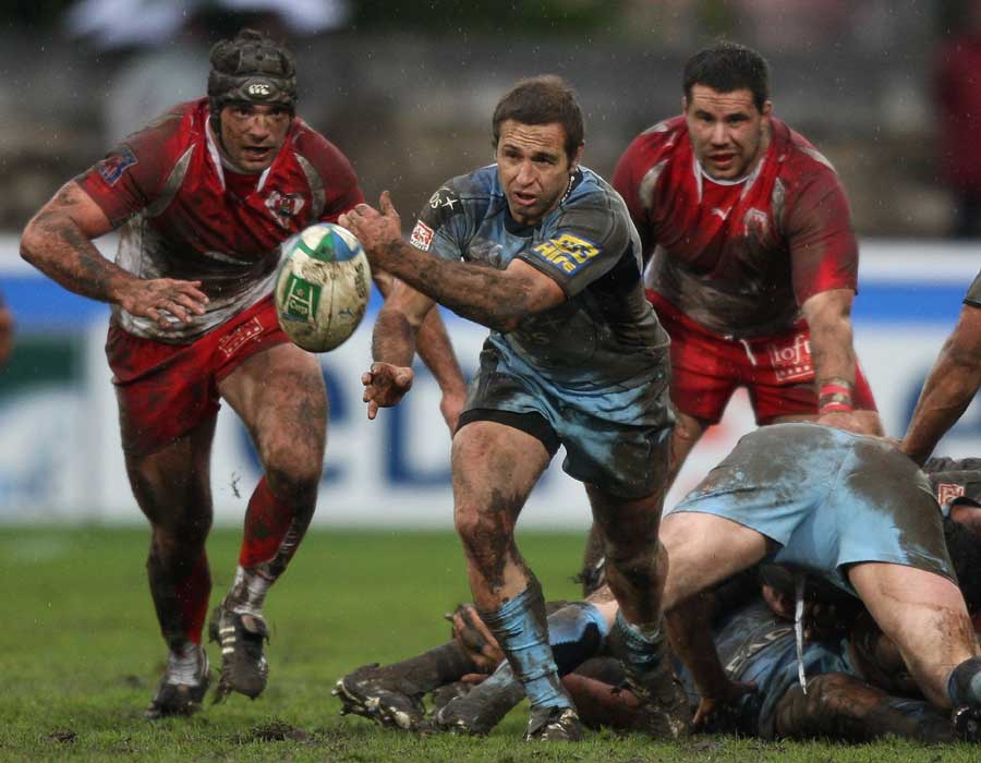 Cardiff Blues' Jason Spice releases the ball to his backs during their Heineken Cup clash at Parc des Sports Aguilera in Biarritz, France on December 13, 2008.