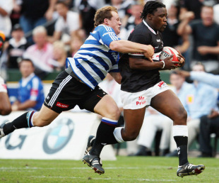 The Sharks' Lwazi Mvovo is tackled by Deon Fourie