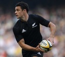 New Zealand fly-half Dan Carter looks for support