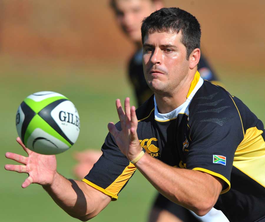South Africa's Morne Steyn claims a pass in training