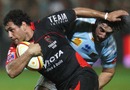 Toulon's George Smith drives forward