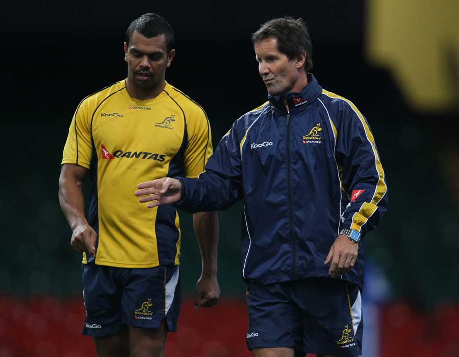Robbie Deans chats to Kurtley Beale during training