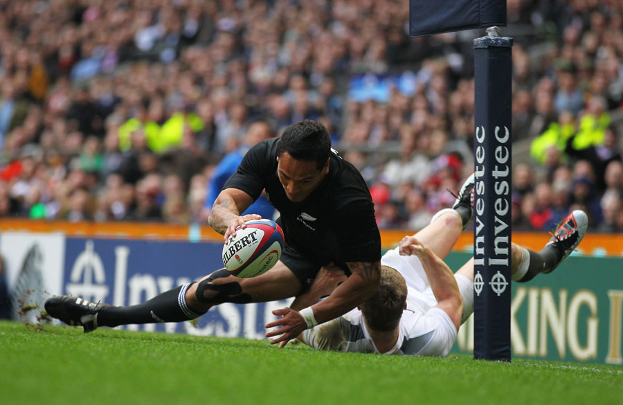 Hosea Gear touches down for the All Blacks