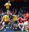 Rocky Elsom takes the lineout for Australia