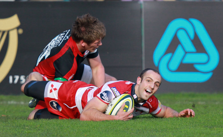 Gloucester's Charlie Sharples touches down