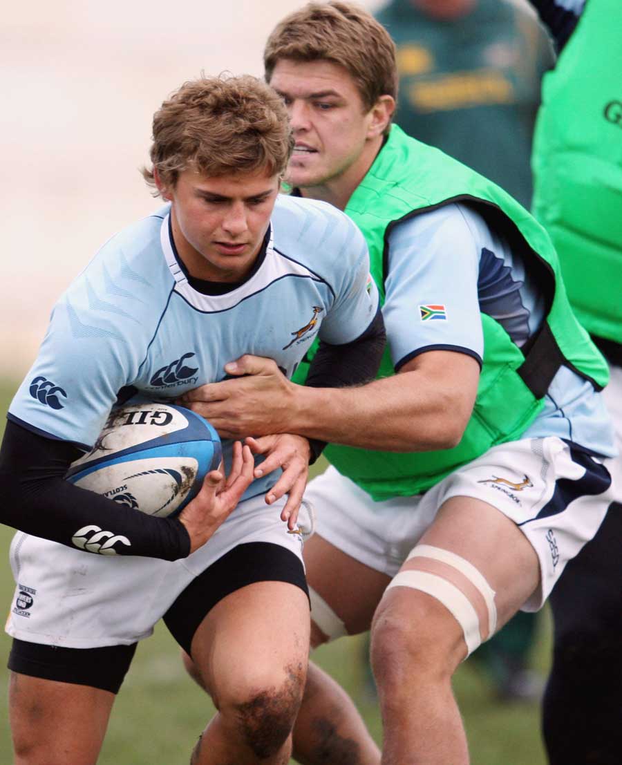 South Africa fly-half Patrick Lambie takes on Juan Smith