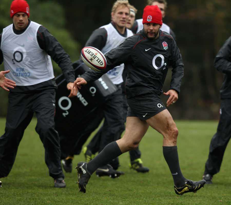 England No.8 Nick Easter pops an offload