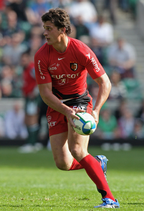 Yannick Jauzion of Toulouse runs with the ball 
