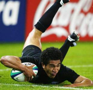 Mils Muliaina dives in to score against Canada, New Zealand v Canada, World Cup, Telstra Dome, October 17 2003