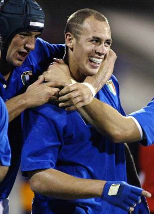 Italy No 8 Sergia Parisse is congrarulated on his try, Italy v USA, World Cup, Canberra Stadium, October 21 2003