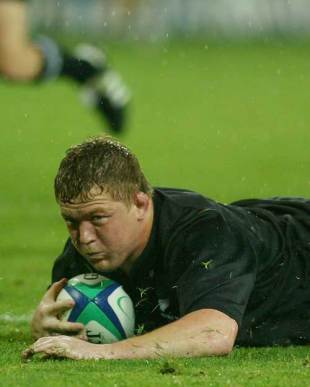 New Zealand prop Greg Somerville dives in to score, New Zealand v Tonga, World Cup, Suncorp Stadium, October 24 2003