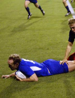 France centre Brian Liebenberg dives in to score against the USA, France v USA, World Cup, WIN Stadium, October 31 2003