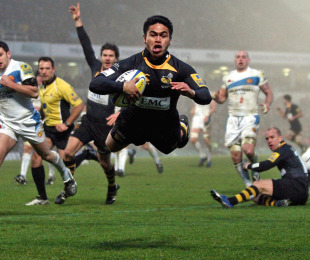 Wasps winger David Lemi dives over to score a try, Wasps v Exeter, Aviva Premiership, Adams Park, High Wycombe, England, December 5, 2010

