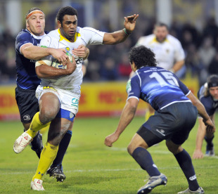 Clermont Auvergne winger Napolioni Nalaga looks to beat the Leinster defence, Clermont Auvergne v Leinster, Heineken Cup, Stade Marcel Michelin, Clermont-Ferrand, France, December 12, 2010