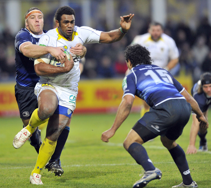 Clermont Auvergne winger Napolioni Nalaga looks to beat the Leinster defence