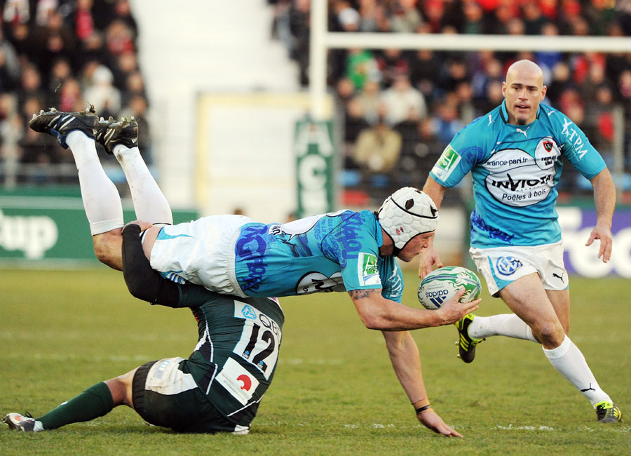 Joe Van Niekerk looks for the offload after being upended by Dan Bowden