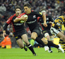 Saracens replacement Gavin Henson makes a dash for the line