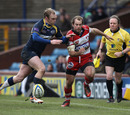 Leeds' Lee Blackett and Gloucester's James Simpson-Daniel race down the wing