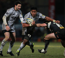 Leicester's Manu Tuilagi goes on the outside,