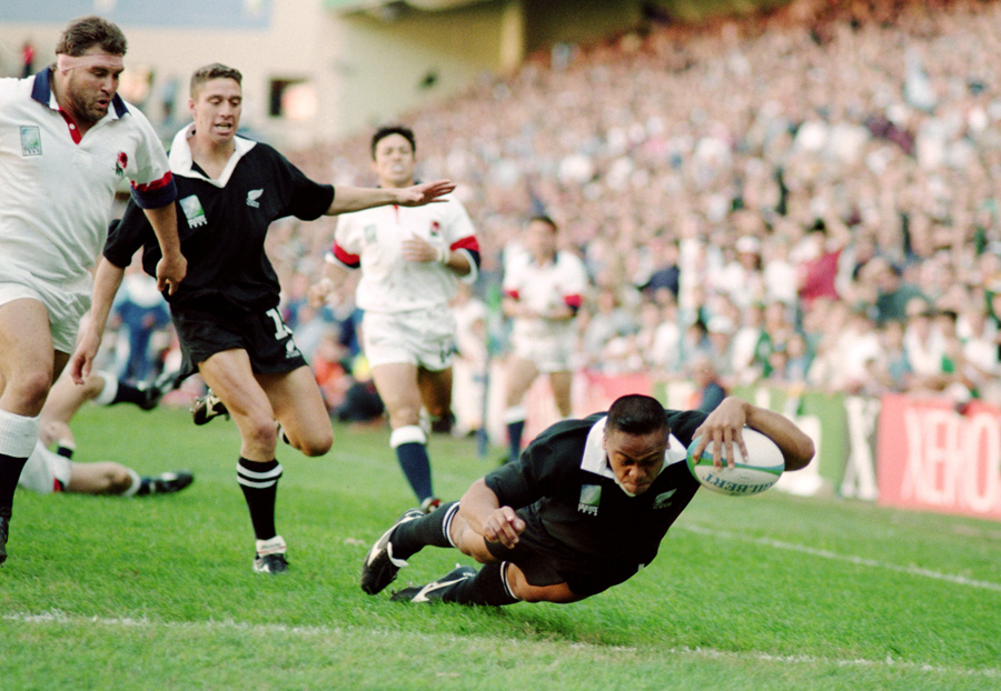 New Zealand's Jonah Lomu scores against England