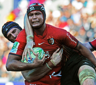 Thierry Dusautoir struggles forward for Toulouse
