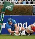 Leinster flanker Sean O'Brien scores a try