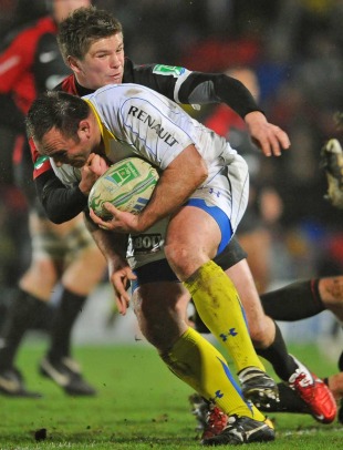 Clermont Auvergne's Willie Wepener takes on Saracens' Owen Farrell, Saracens v Clermont Auvergne, Heineken Cup, Vicarage Road, Watford, England, January 21, 2011

