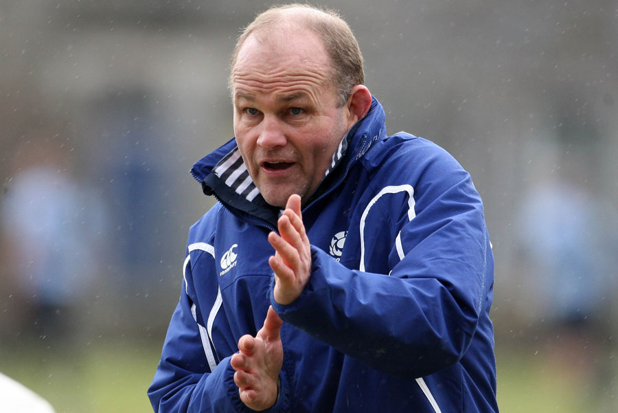 Scotland coach Andy Robinson passes on instructions