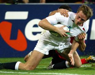 England centre Will Greenwood struggles over the line, England v Wales, World Cup, Suncorp Stadium, November 9 2003