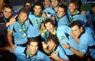 Uruguay celebrate winning the 2008 IRB Junior World Trophy following their 20-8 victory over Chile in Santiago on April 27, 208