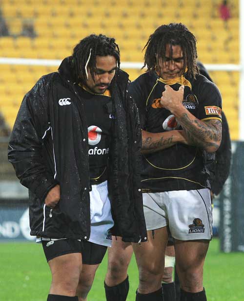 Ma'a Nonu and Rodney So'oialo commiserate each other