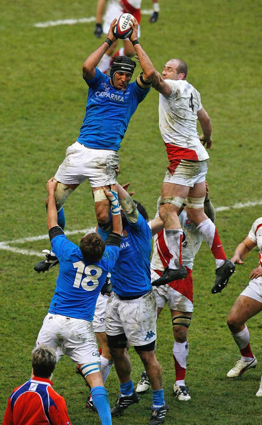 Italy's Santiago Dellape claims a lineout