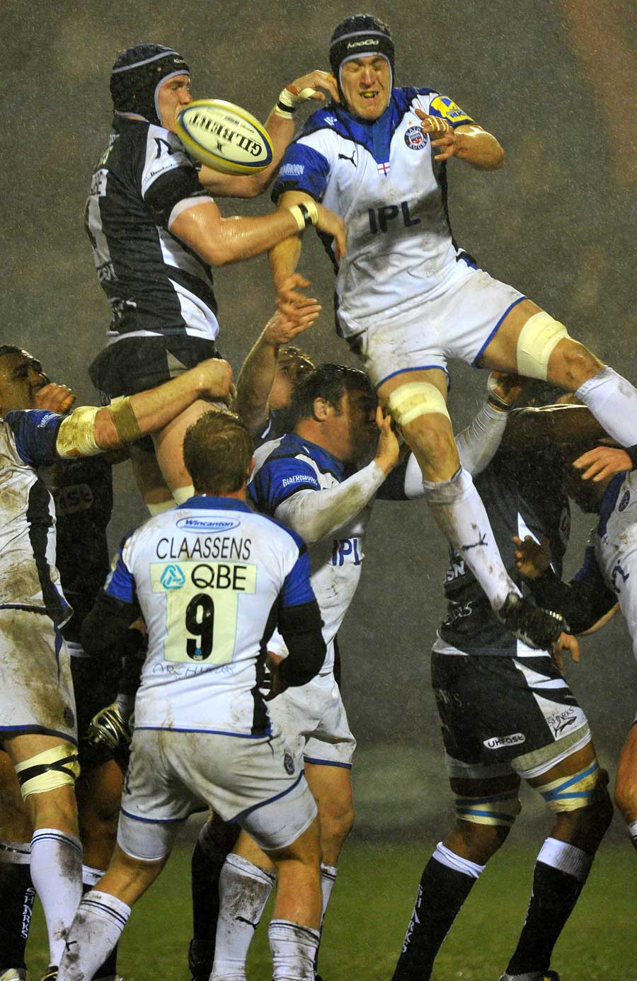 Sale's Chris Jones and Bath's Ben Skirving compete for the ball