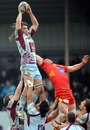 Bourgoin lock Wessel Jooste climbs high to take the lineout